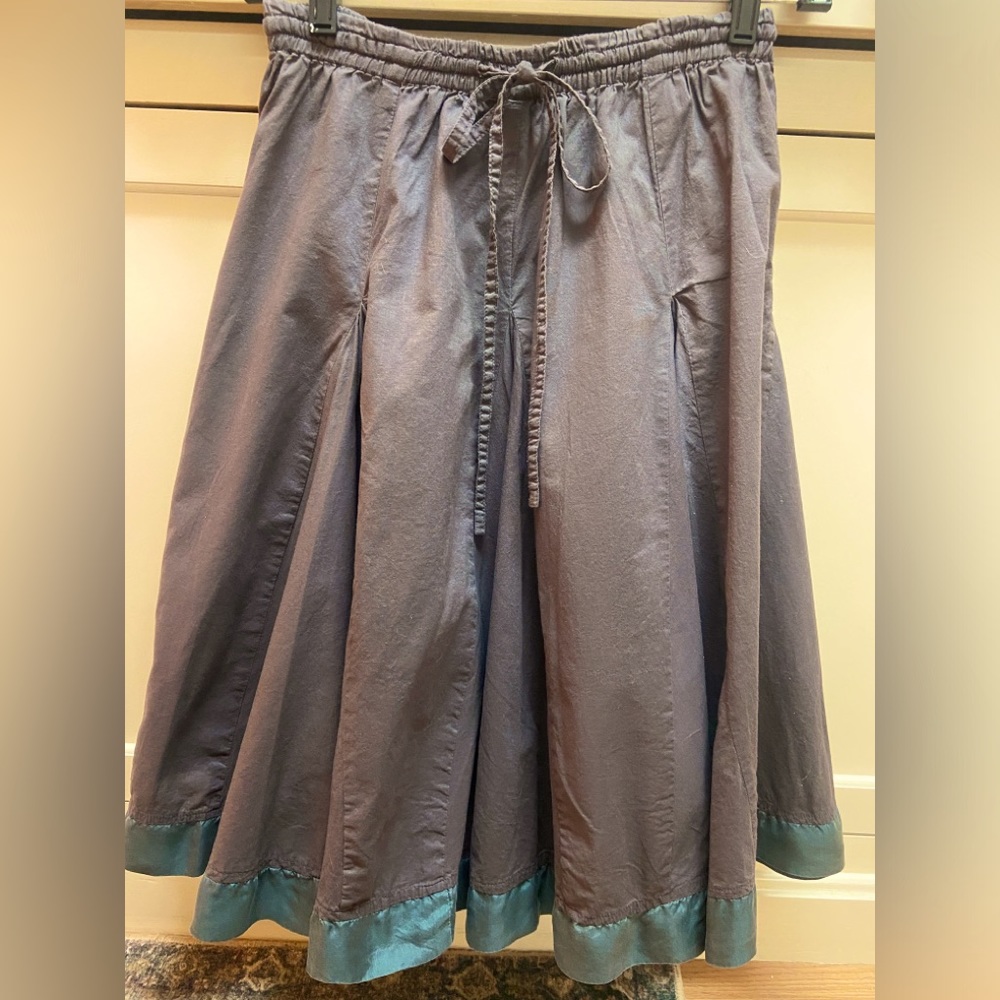 Gorgeous Garnet Hill size 2 fully lined grey cotton skirt with silky trim